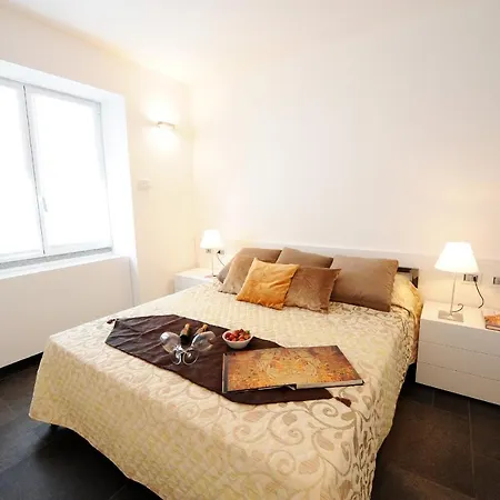 Villa Sleeps 18 Air Con Menaggio