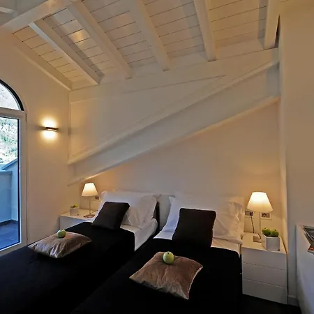Sleeps 18 Air Con Villa Menaggio