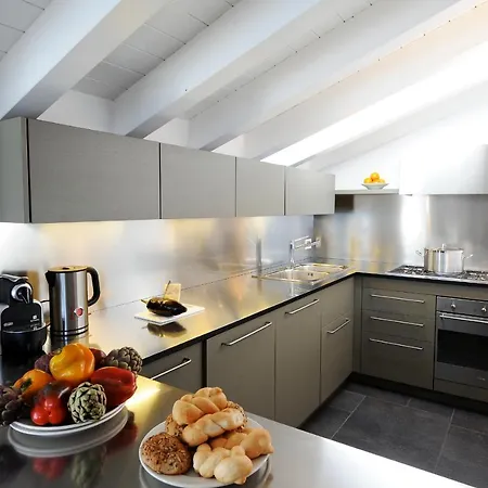 Sleeps 18 Air Con Menaggio