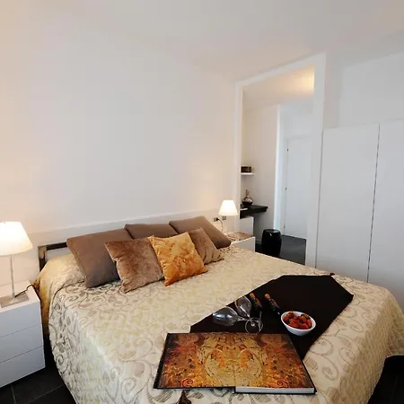 Sleeps 18 Air Con