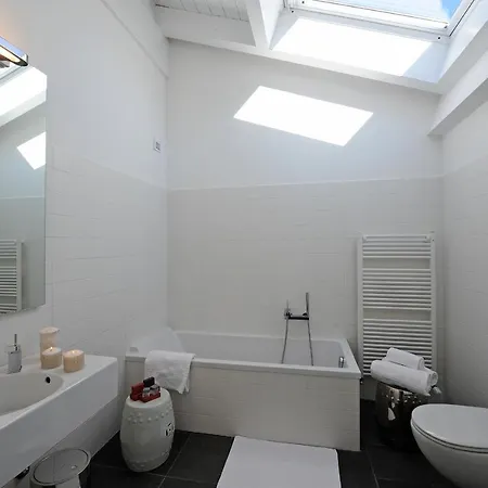 Sleeps 18 Air Con Menaggio